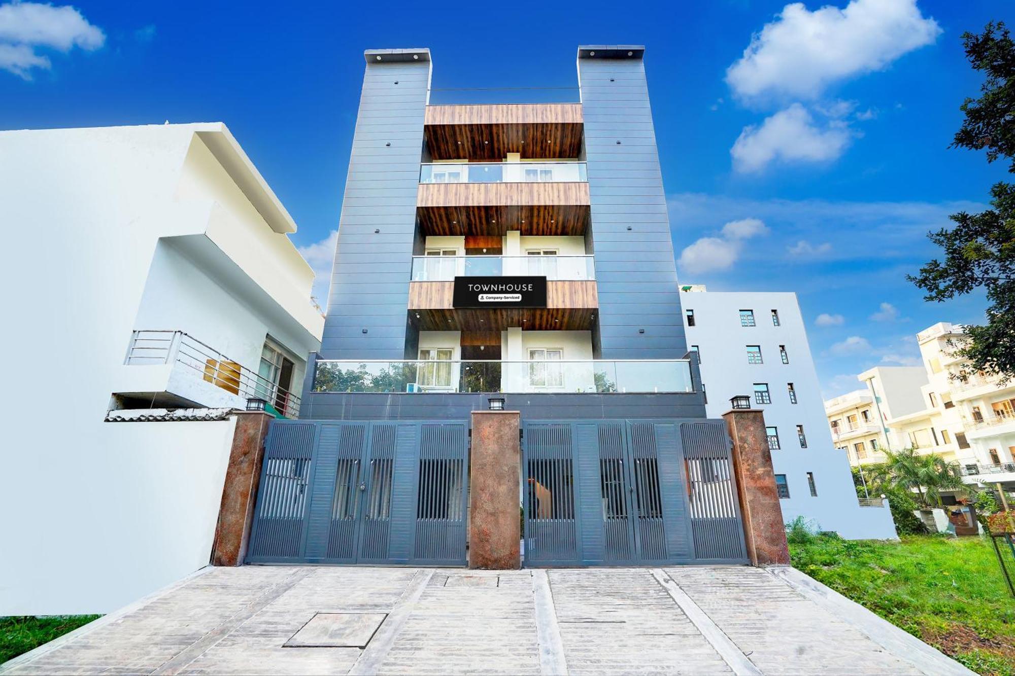 Super Townhouse Sector 104 Noida Hotel Exterior photo