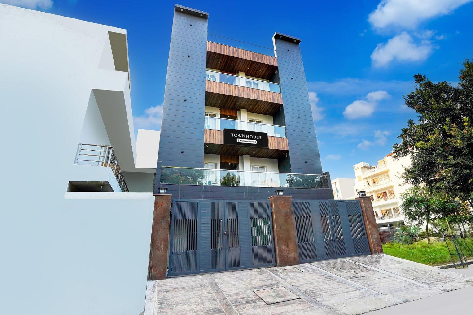 Super Townhouse Sector 104 Noida Hotel Exterior photo