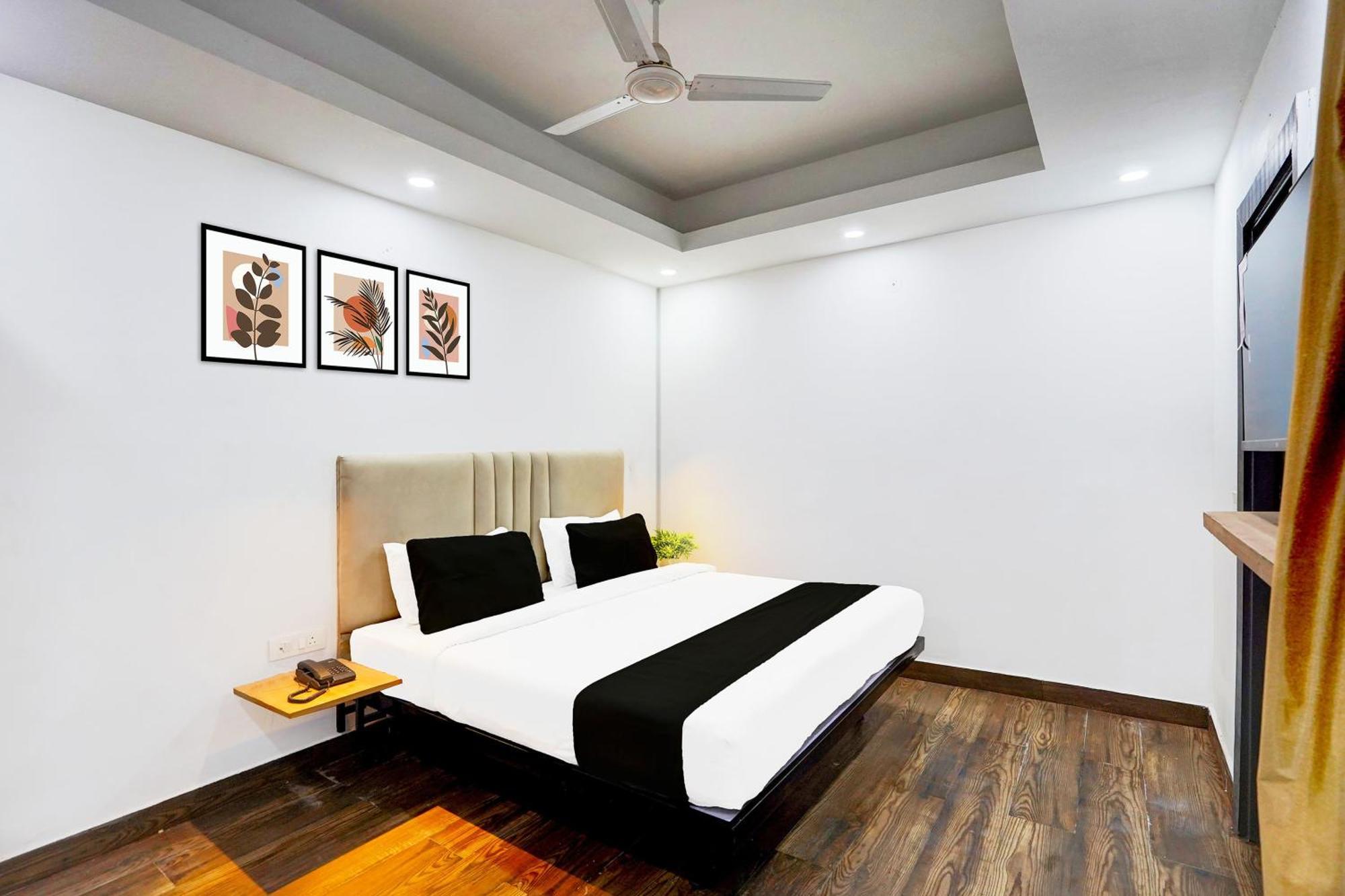 Super Townhouse Sector 104 Noida Hotel Exterior photo