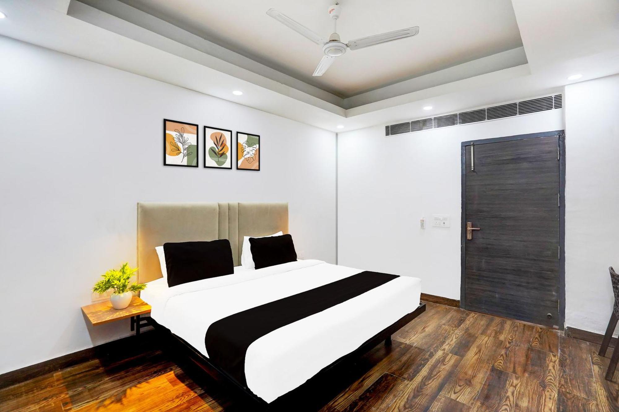 Super Townhouse Sector 104 Noida Hotel Exterior photo