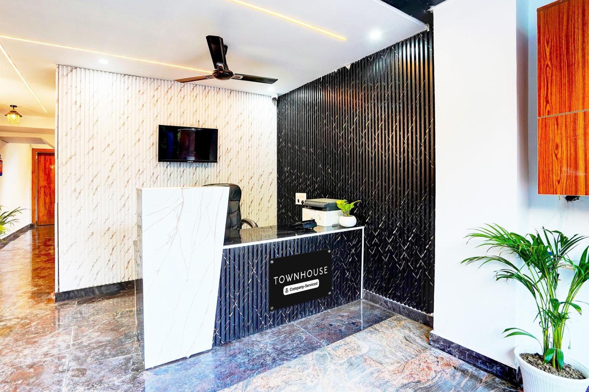 Super Townhouse Sector 104 Noida Hotel Exterior photo